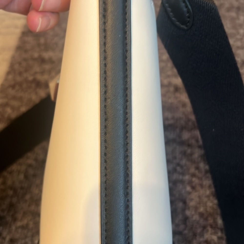 Kate Spade Mini Aubrey Bucket bag. Black and White - Picture 6 of 11